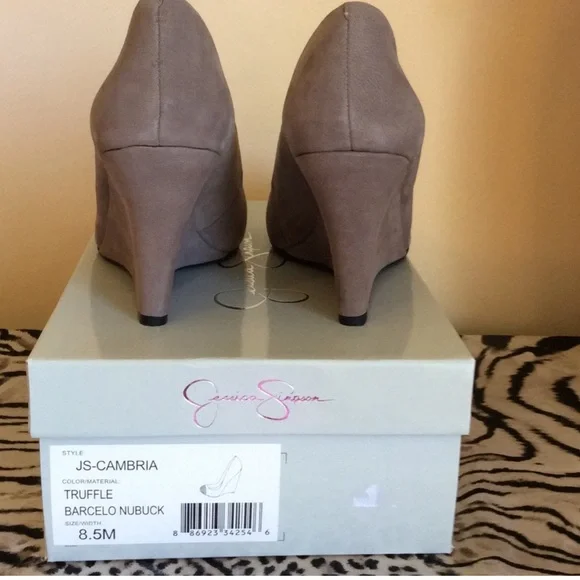 Jessica Simpson grey suede jewel studded toe wedges in size 8 1/2 - Picture 3 of 5